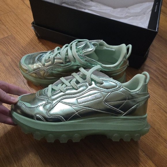 Reebok Cardi B Classic Leather Shoes in Semi Pixel Mint Junior Running - Picture 3 of 9